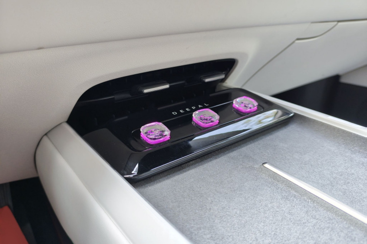 深蓝汽车 深蓝L07 2024款 230Max乾崑智驾ADS SE增程版中控内饰7008