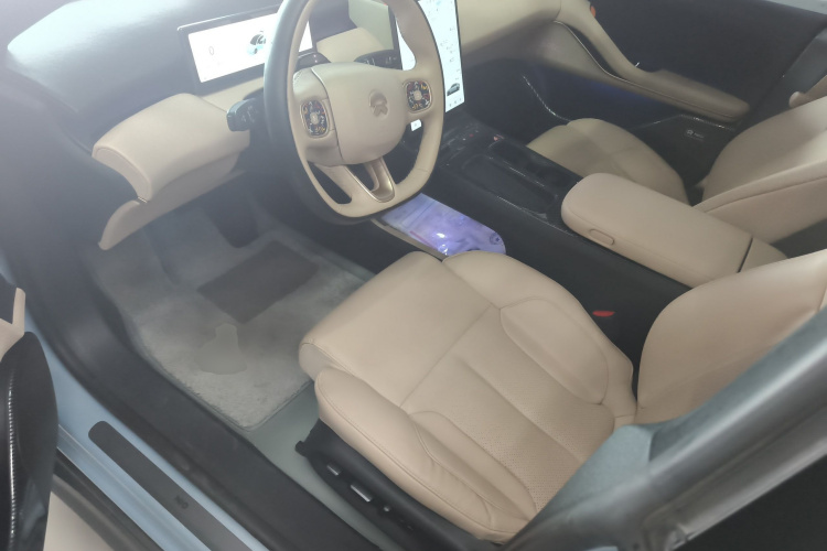 蔚来ET5 2022款 75kWh中控内饰19