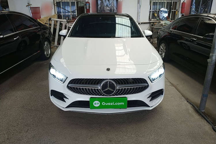 奔驰A级 2020款 改款 A 200 L 运动轿车动感型车身外观2