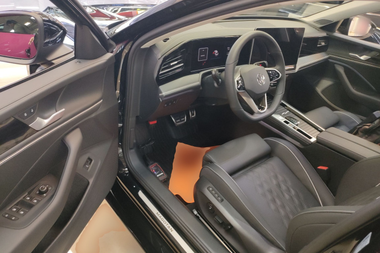 大众 迈腾 2024款 380TSI DSG至尊版中控内饰7003