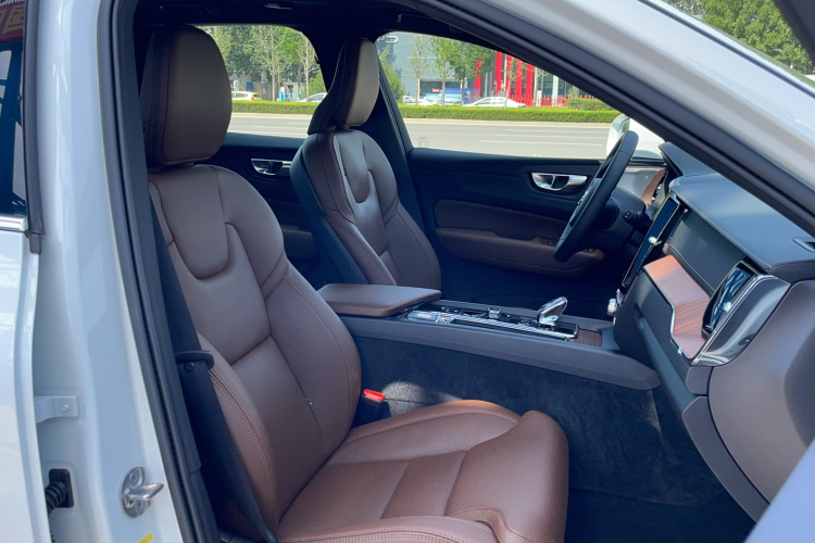 沃尔沃XC60新能源 2024款 T8 插电混动 长续航四驱智雅豪华版局部细节41