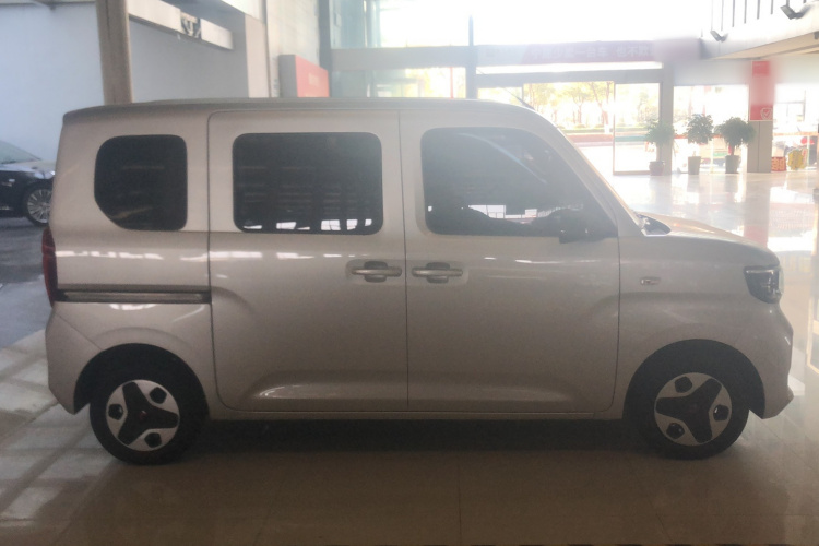 五菱汽车 五菱之光新能源 2025款 201km 标准型车身外观6002