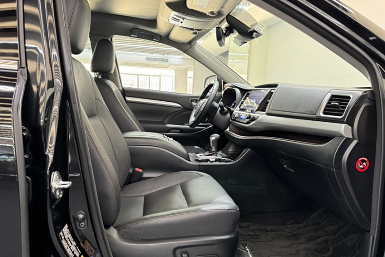 丰田 汉兰达 2018款 2.0T 四驱豪华版 7座 国V中控内饰7005