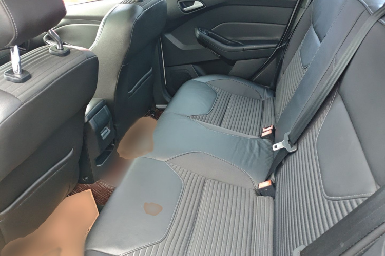 福特 福克斯 2015款 三厢 1.6L 手动风尚型中控内饰7004