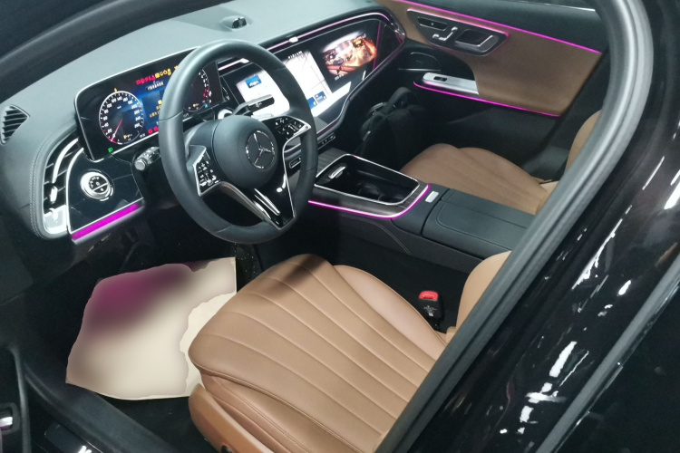 奔驰E级新能源 2024款 E 350 e L 插电式混合动力轿车中控内饰19