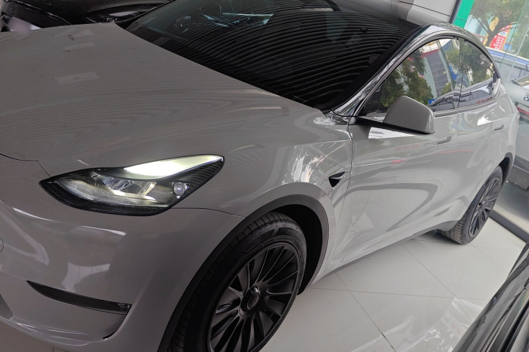 特斯拉 Model Y 2024款 长续航全轮驱动版车身外观4