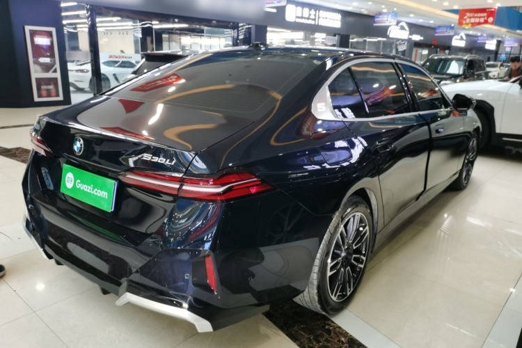 宝马5系 2025款 530Li 领先型 M运动套装车身外观7