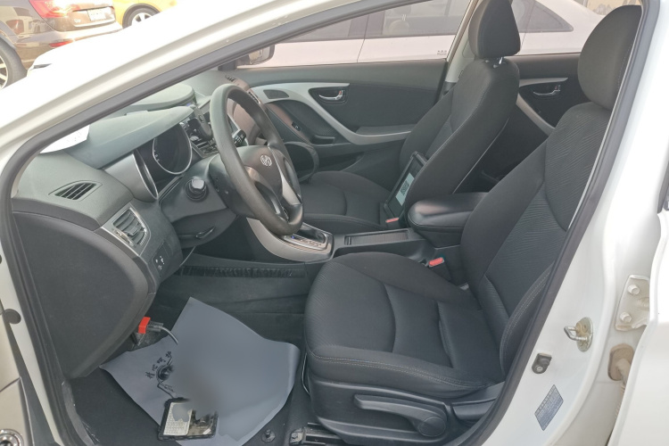 现代 朗动 2013款 1.6L 自动领先型局部细节19