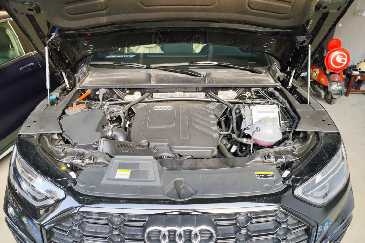 奥迪Q5L 2025款 40 TFSI 豪华动感型机舱底盘24