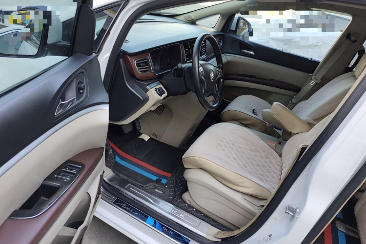 别克GL8 2017款 25S 尊贵型 国V中控内饰7003