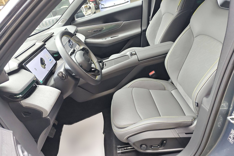 领克08 EM-P 2025款 220km 四驱性能Halo局部细节19