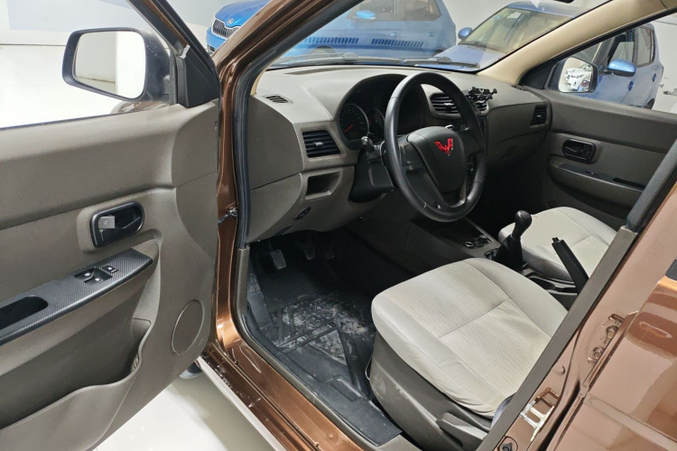 五菱汽车 五菱宏光 2020款 1.2L S基本型国VI LSI中控内饰20