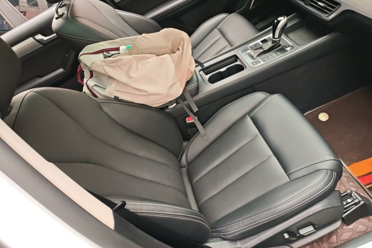 比亚迪 唐 2018款 2.0T 自动智联尊贵型 7座 国V局部细节41