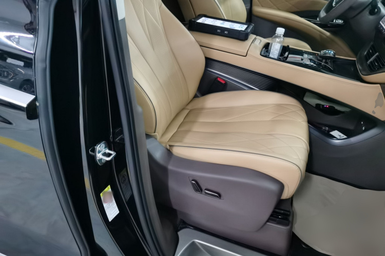 腾势D9 2022款 DM-i 970 四驱尊荣型局部细节41