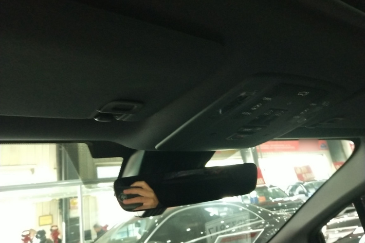 丰田 赛那SIENNA 2024款 2.5L混动 四驱尊贵版中控内饰22