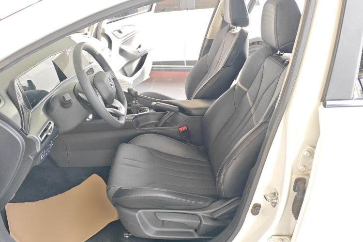 长安 逸动 2021款 PLUS 1.6L GDI 手动豪华型中控内饰19