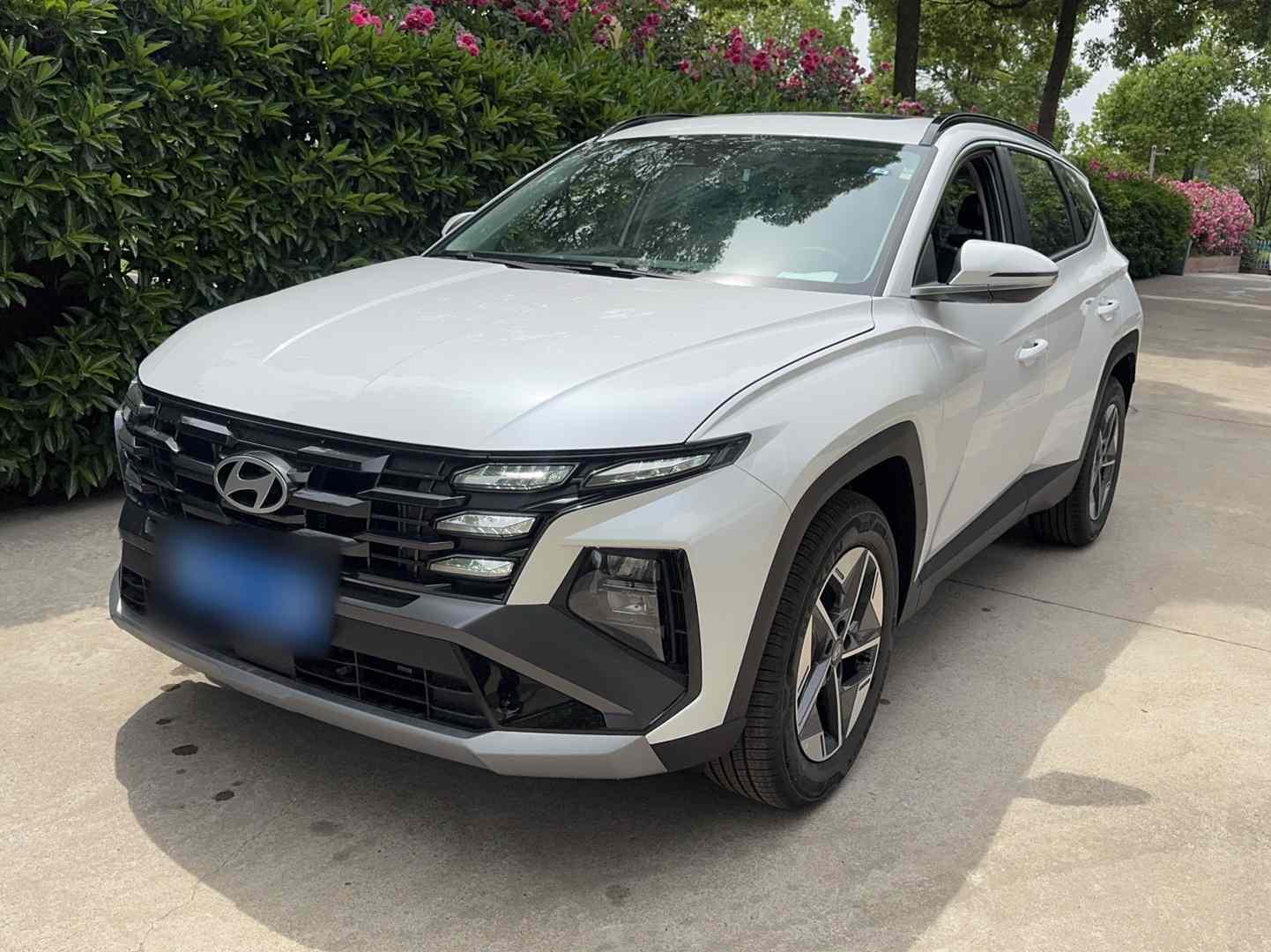现代 2025款 途胜L 1.5T 精英版(1)