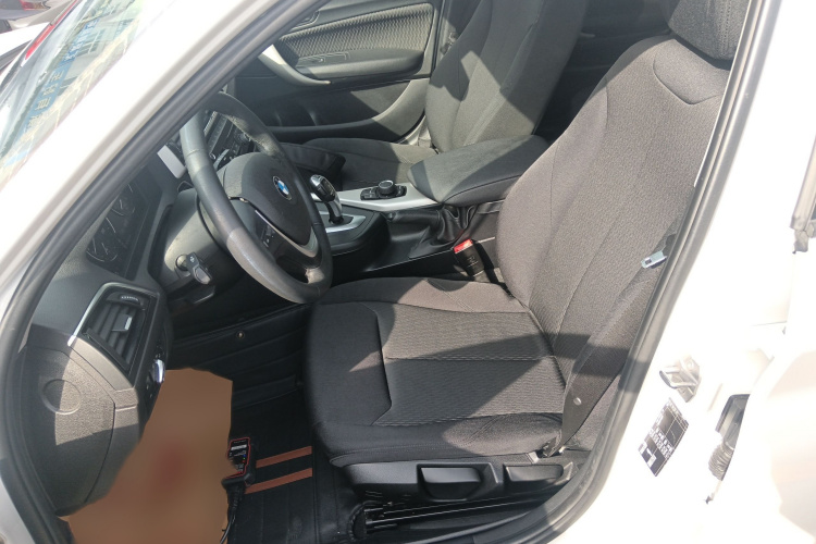 宝马1系(进口) 2016款 118i 领先型局部细节19