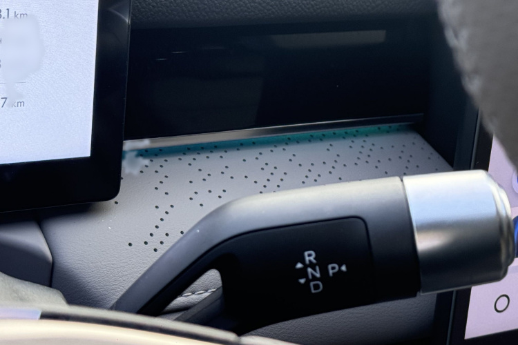 吉利银河 银河星耀8 2025款 130km EM-i 尊贵版中控内饰7010