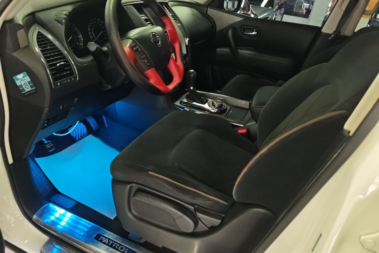 日产 途乐（平行进口） 中控内饰7001