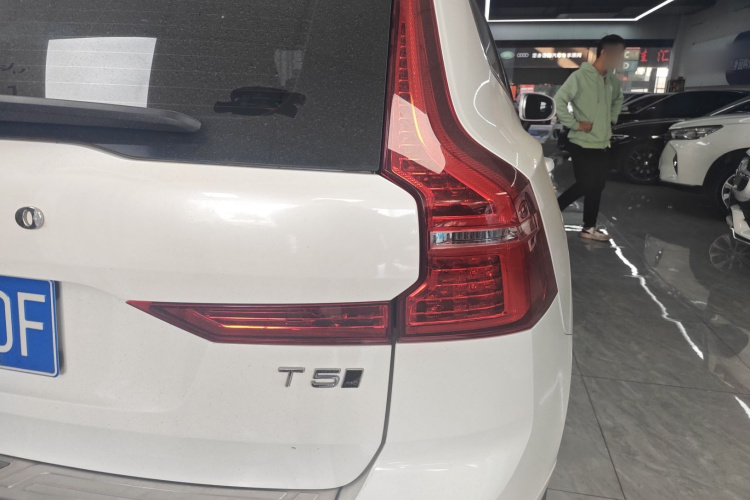 沃尔沃XC60 2021款 T5 四驱智远豪华版车身外观9