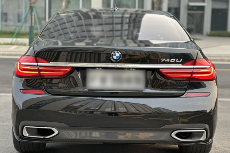 宝马7系 2018款 730Li 尊享型 M运动套装车身外观6012