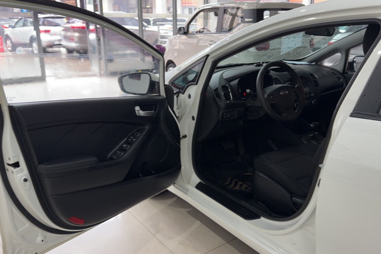 起亚K3 2015款 1.6L 自动GL中控内饰7002