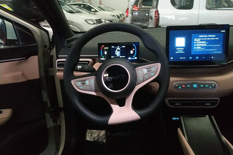 比亚迪 海鸥 2025款 智驾版 305km 活力版中控内饰13