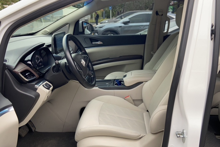 别克GL8 2021款 陆上公务舱 652T 舒适型局部细节19