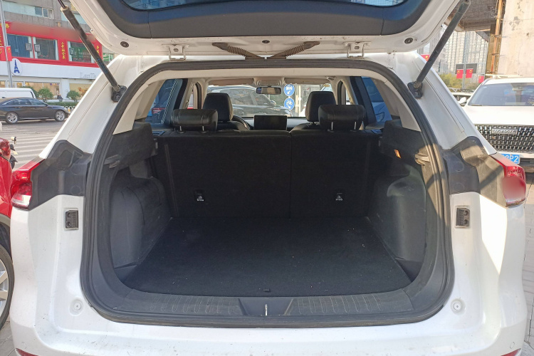 哈弗H6 2023款 国潮版 1.5T 自动都市版机舱底盘23