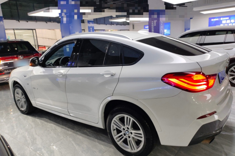 宝马X4 2016款 xDrive20i M运动型车身外观4