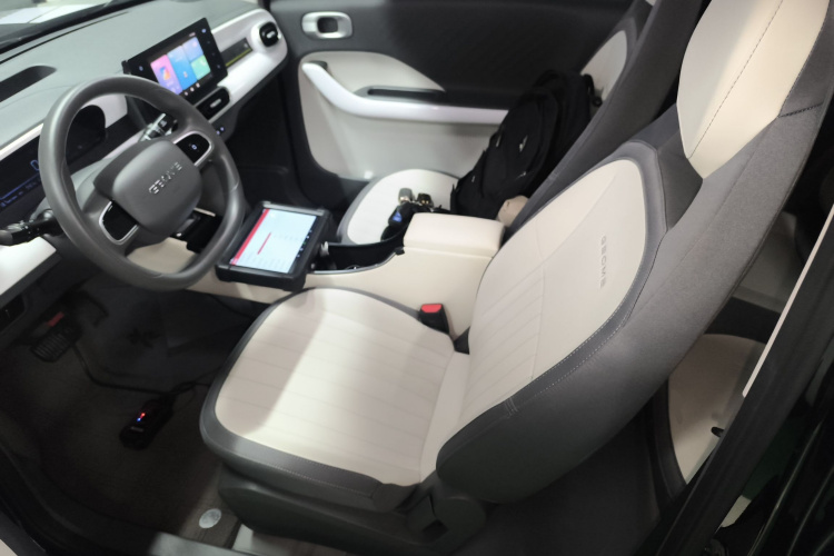 吉利银河 2025款 210km 熊猫卡丁中控内饰19