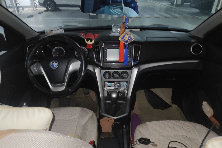 启辰T70 2015款 2.0L 手动睿趣版中控内饰12