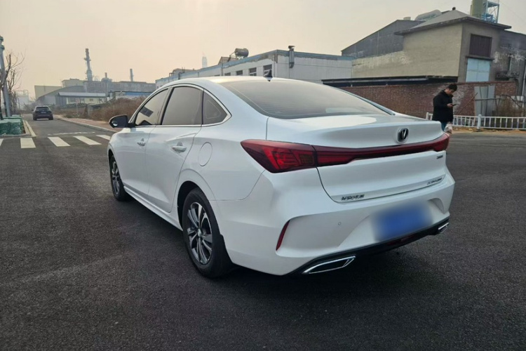 长安 逸动 2024款 PLUS 蓝鲸NE 1.4T GDI DCT高能版车身外观6003