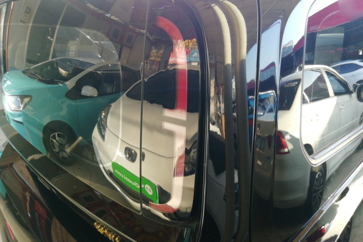 宝骏KiWi EV 2022款 设计师轻享版 磷酸铁锂车身外观9