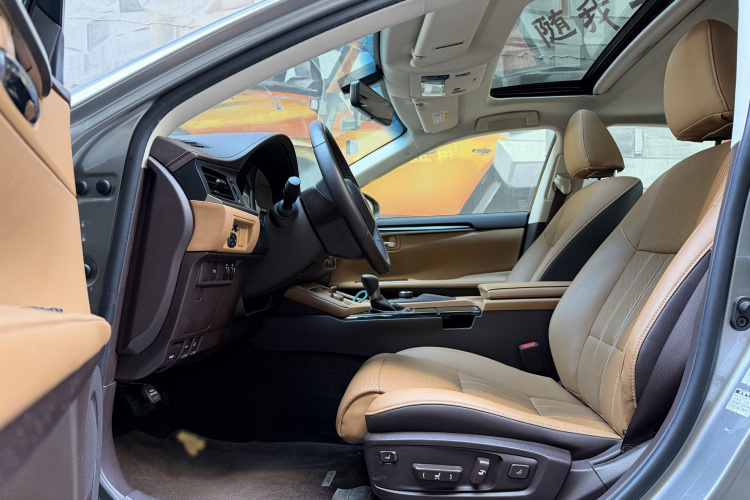 雷克萨斯ES 2015款 200 精英版中控内饰7001