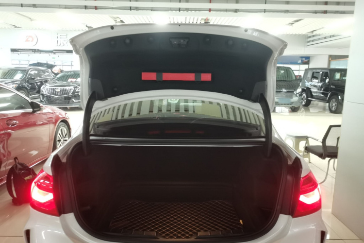 宝马1系 2021款 120i M运动曜夜版机舱底盘23