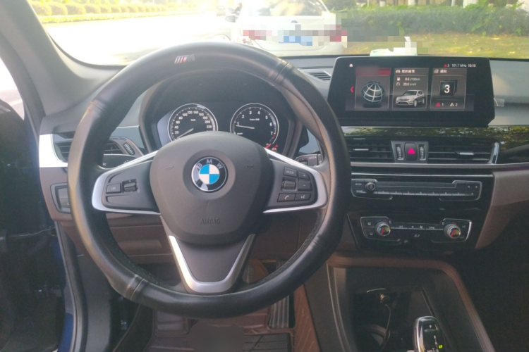 宝马X1 2020款 sDrive25Li 领先型中控内饰13