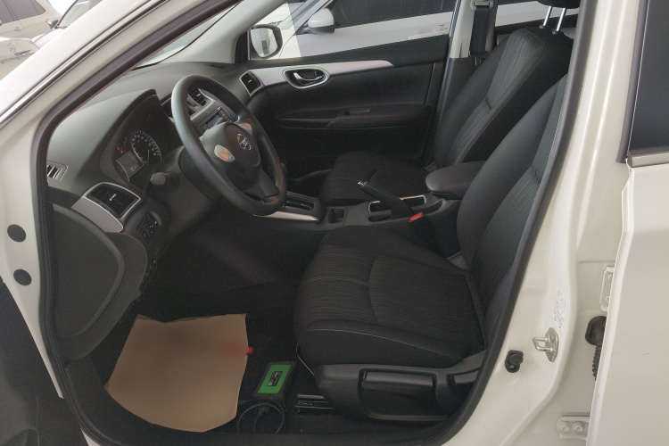 日产 轩逸 2022款 经典 1.6XE CVT舒适版中控内饰19