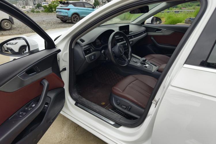 奥迪A4L 2018款 30周年年型 30 TFSI 进取型中控内饰7001