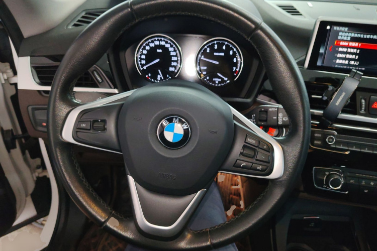 宝马X1 2020款 sDrive20Li 时尚型中控内饰13