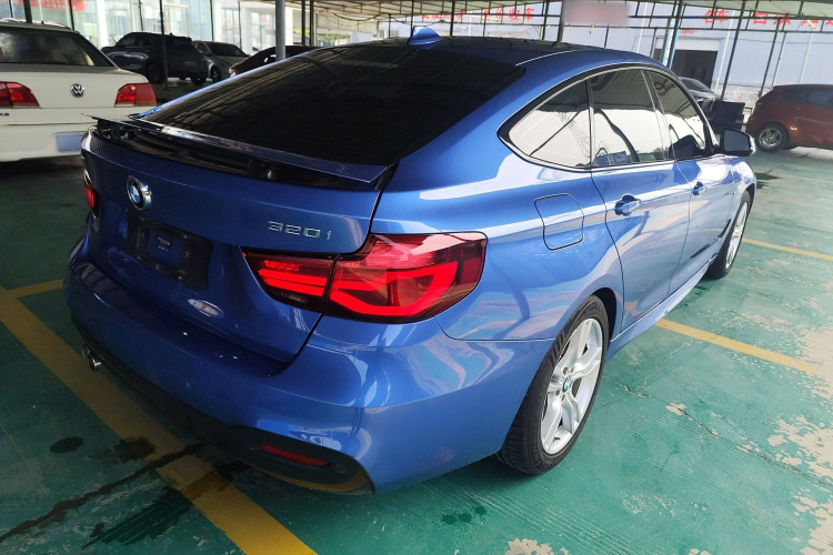 宝马3系GT 2020款 320i M运动套装车身外观7