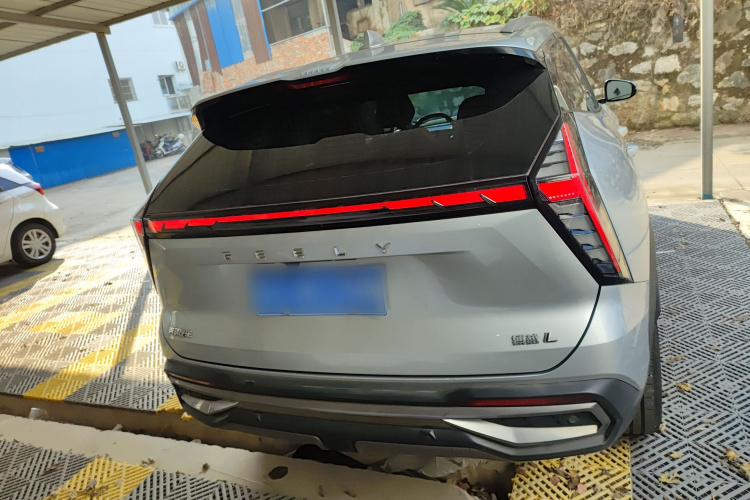 吉利汽车 博越L 2023款 1.5TD DCT尊贵型车身外观6