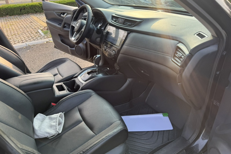 日产 奇骏 2019款 2.0L CVT智联舒适版 2WD局部细节41