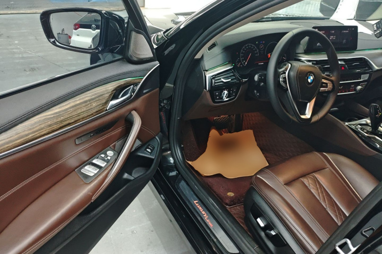 宝马5系 2019款 530Li 领先型 豪华套装中控内饰7003
