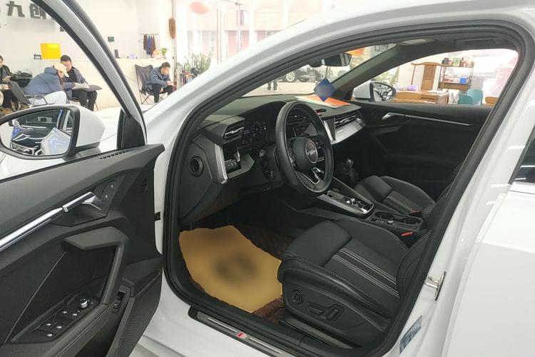 奥迪A3 2024款 A3L Limousine 35 TFSI 时尚运动型中控内饰7003