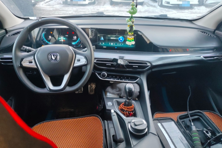 长安 逸动 2020款 PLUS 1.6L GDI 手动豪华型中控内饰12