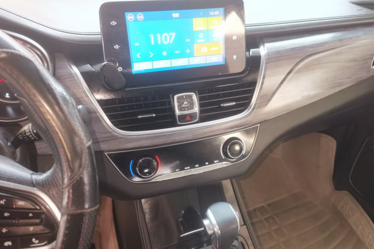 宝骏730 2017款 1.5T DCT旗舰型 7座 国V局部细节16