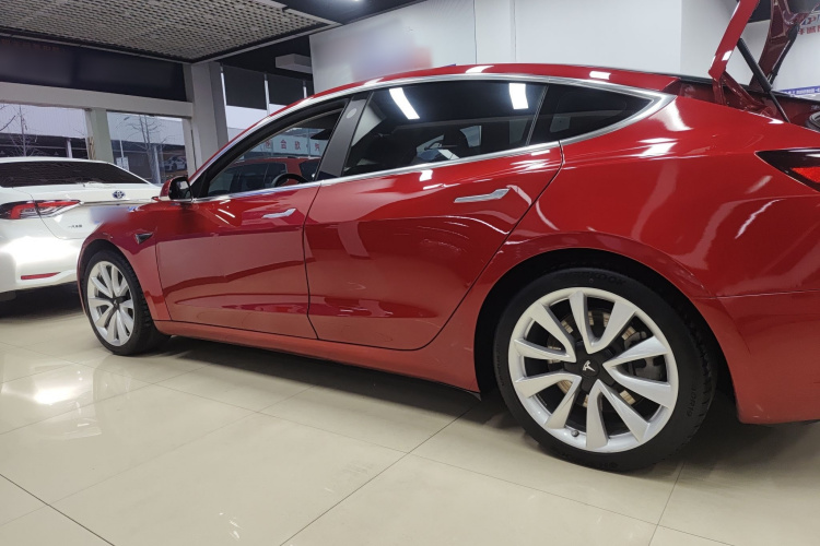 特斯拉 Model 3 2019款 标准续航后驱升级版车身外观4