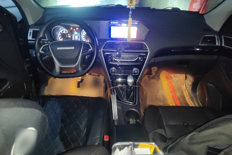 猎豹汽车 猎豹CS10 2016款 2.0T 手动卓越型中控内饰12